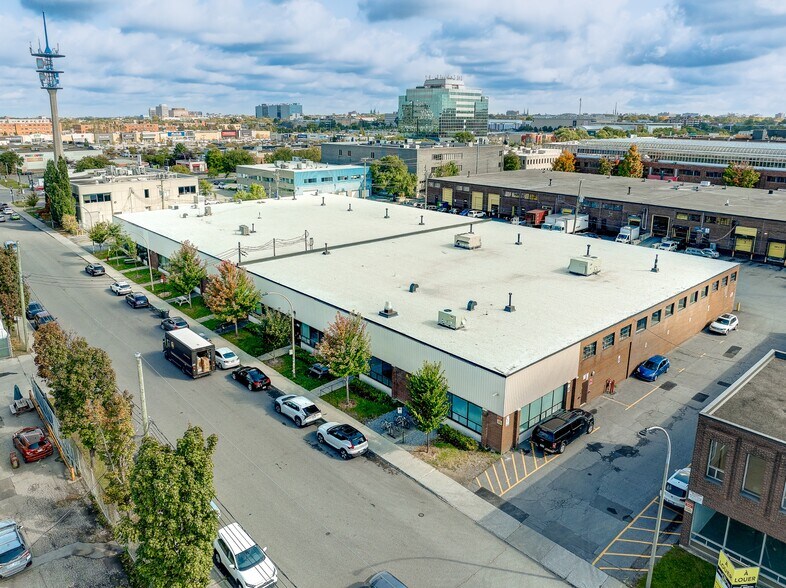 1310-1370 Rue Chabanel O, Montréal, QC à louer - Photo de l’immeuble – Image 2 sur 16