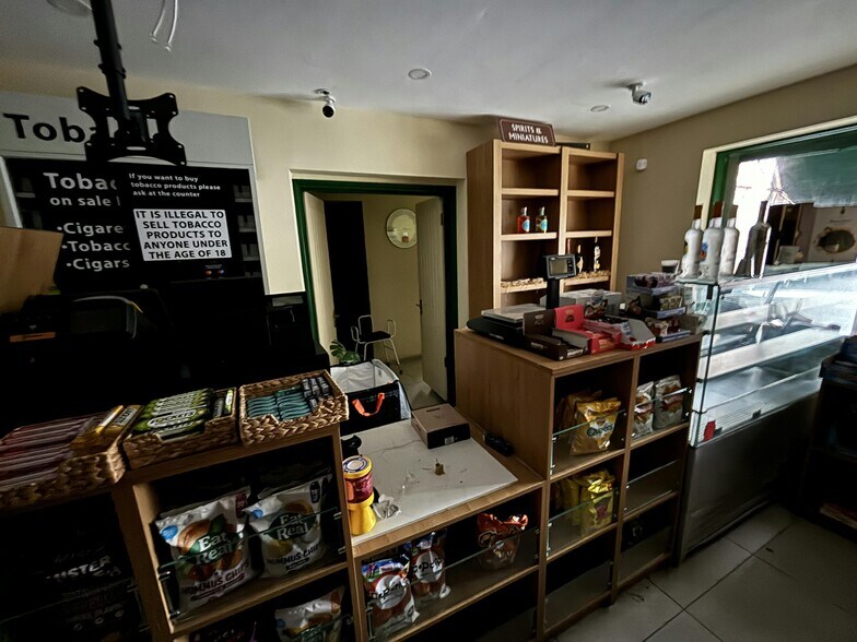 345 Scott Ellis Gdns, Londres à louer - Photo de l’immeuble – Image 3 sur 3