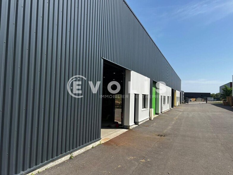 Local d’activités dans Montmerle-sur-Saône à louer - Photo de l’immeuble – Image 2 sur 13