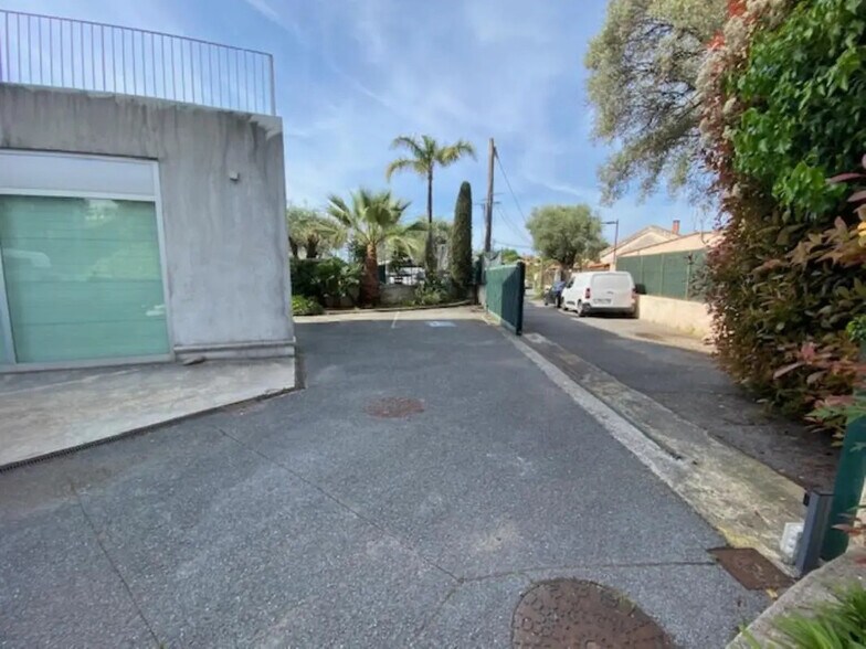 Bureau dans Villeneuve-Loubet à louer - Photo de l’immeuble – Image 2 sur 11