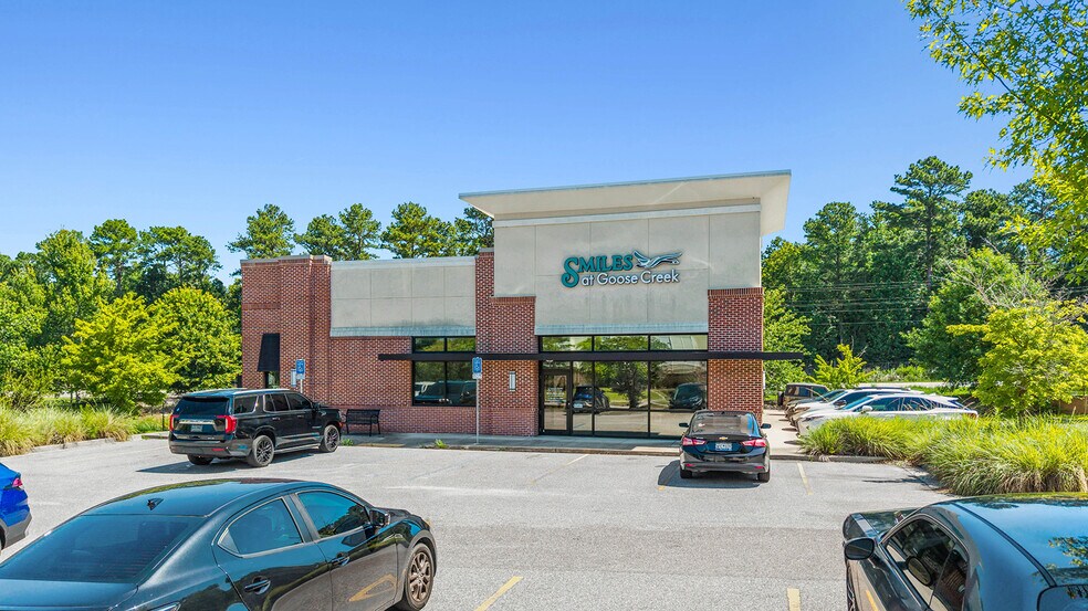 615 Saint James Ave, Goose Creek, SC à vendre - Photo de l’immeuble – Image 1 sur 3