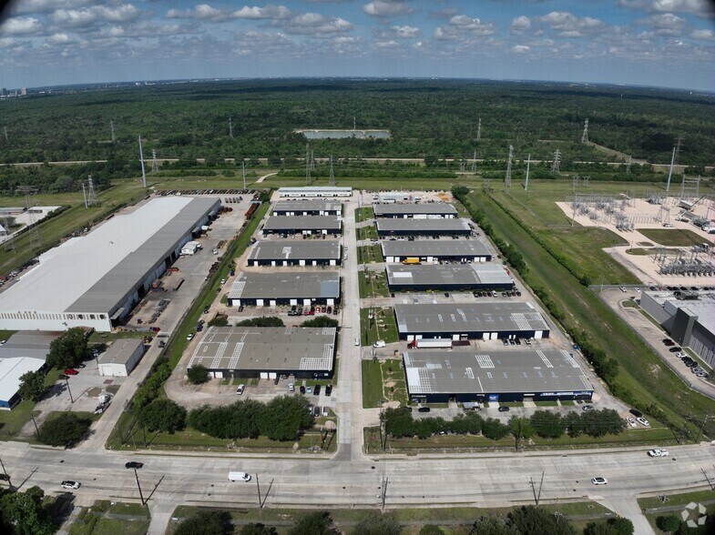 2121 Brittmoore Rd, Houston, TX à louer – Image 2 sur 11