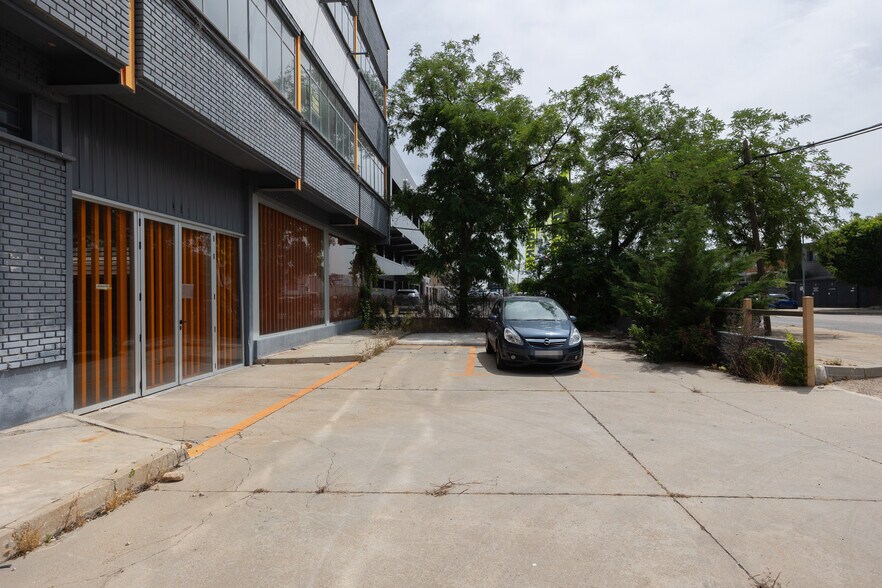 Avenida de Castilla, 9, San Fernando de Henares, Madrid à vendre - Photo de l’immeuble – Image 2 sur 3