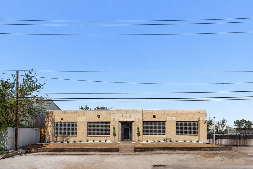 5611 Clinton Dr, Houston, TX à louer - Photo principale – Image 2 sur 60