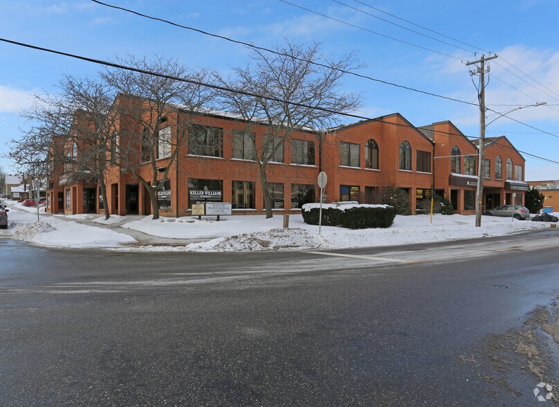 420 Green St, Whitby, ON à louer - Photo principale – Image 1 sur 22