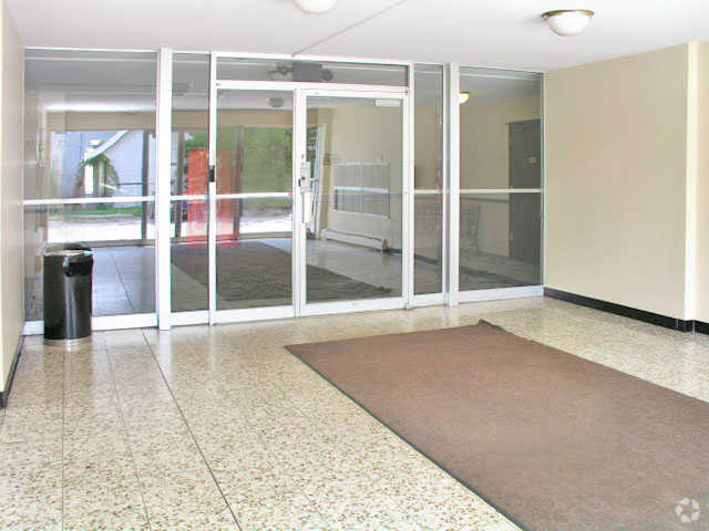 5511 W National Ave, Milwaukee, WI à vendre - Photo intérieure – Image 2 sur 12