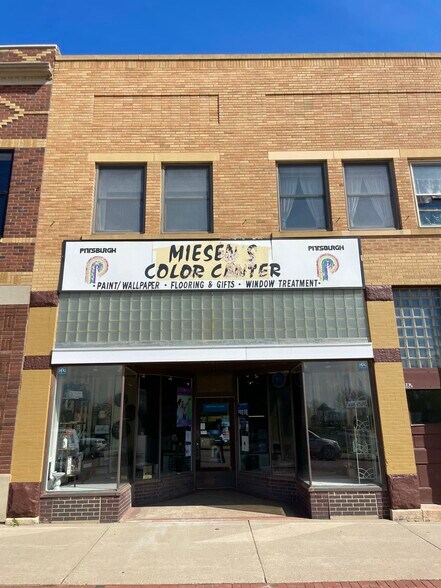 18 E Central St, Springfield, MN à vendre - Photo de l’immeuble – Image 1 sur 17