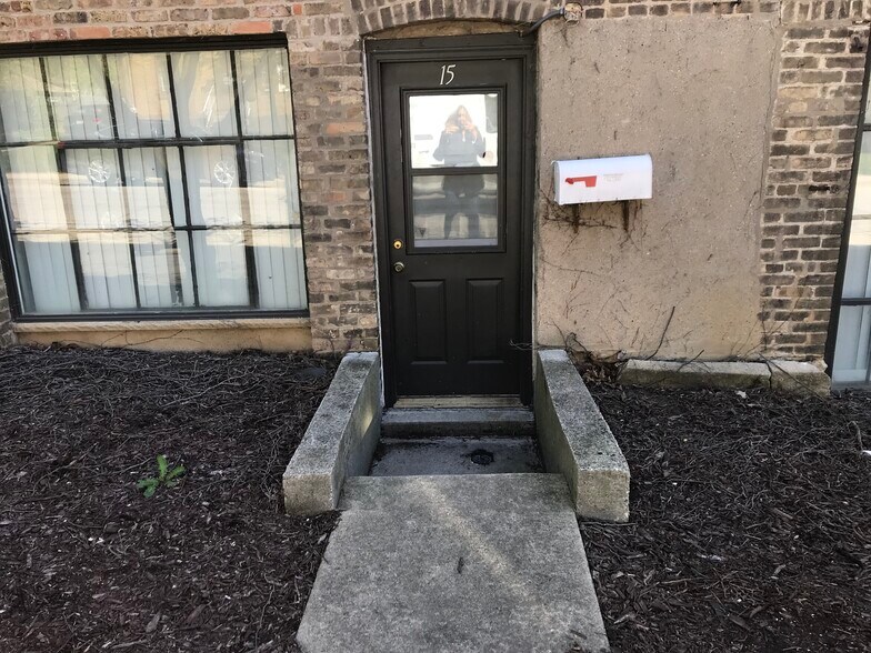 9-23 N Union St, Elgin, IL à louer - Photo de l’immeuble – Image 2 sur 10