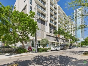 321 NE 26th St, Miami, FL à louer Photo de l’immeuble– Image 2 sur 18