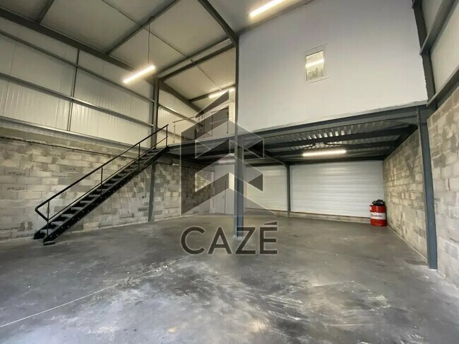 Plus de détails pour Local d'activités à louer