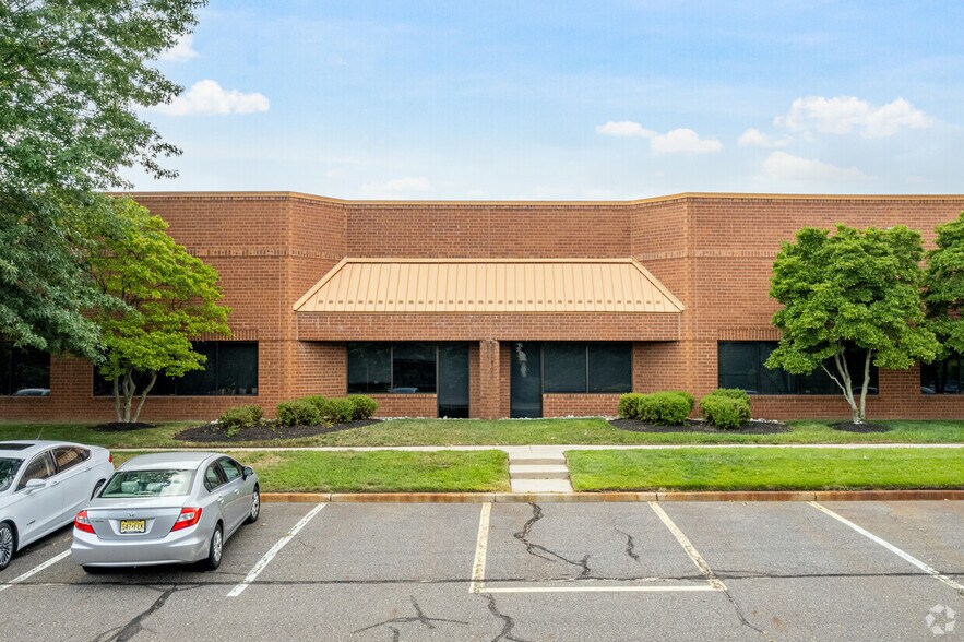1025 Briggs Rd, Mount Laurel Township, NJ à louer - Photo de l’immeuble – Image 2 sur 6