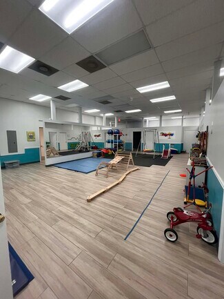 Plus de détails pour 1117 E Hallandale Beach Blvd, Hallandale Beach, FL - Bureau à louer