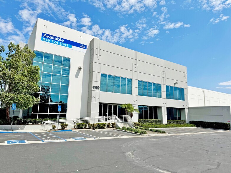 1160-1190 N Anaheim Blvd, Anaheim, CA à louer - Photo de l’immeuble – Image 2 sur 14