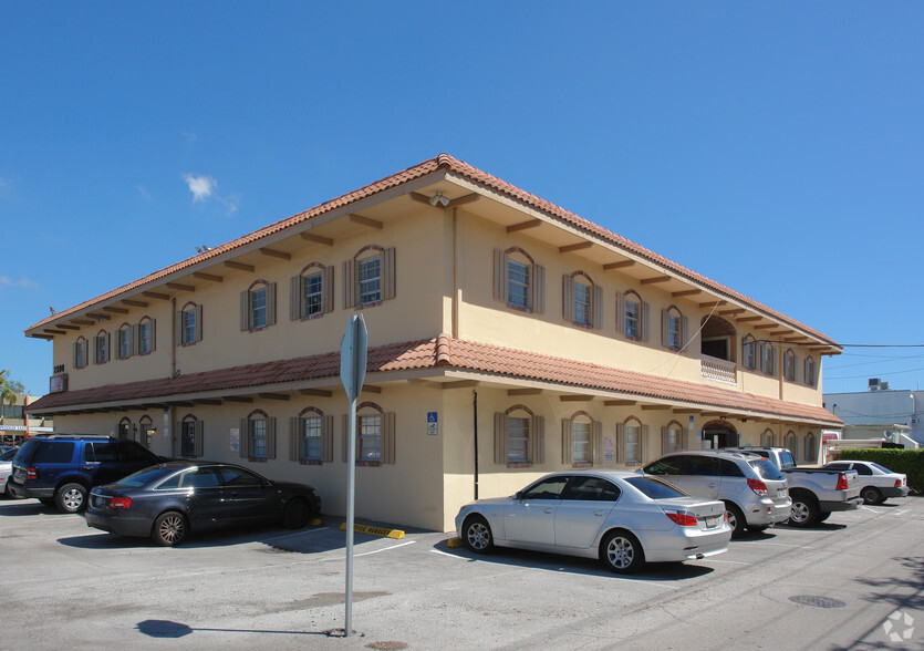 2800 E Commercial Blvd, Fort Lauderdale, FL à louer - Photo de l’immeuble – Image 3 sur 8