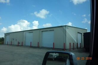 1635 Dickinson Ave, Dickinson, TX à louer Photo intérieure– Image 2 sur 6