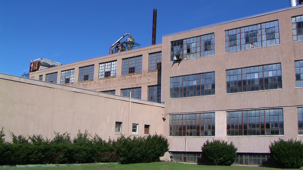 36 Railroad Ave, Frewsburg, NY à louer - Photo de l’immeuble – Image 1 sur 51