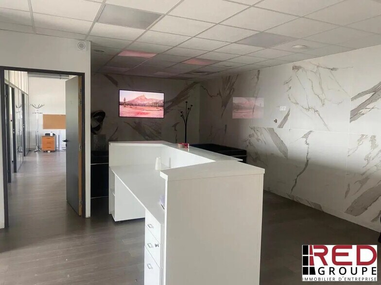 Bureau dans La Ciotat à louer - Photo de l’immeuble – Image 3 sur 5