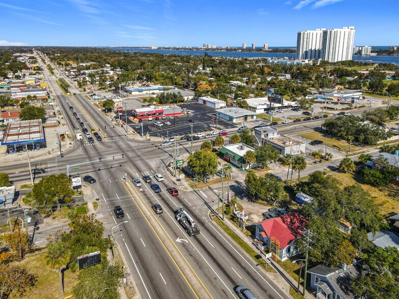 825 S Ridgewood Ave, Daytona Beach, FL à vendre - Photo de l’immeuble – Image 2 sur 8
