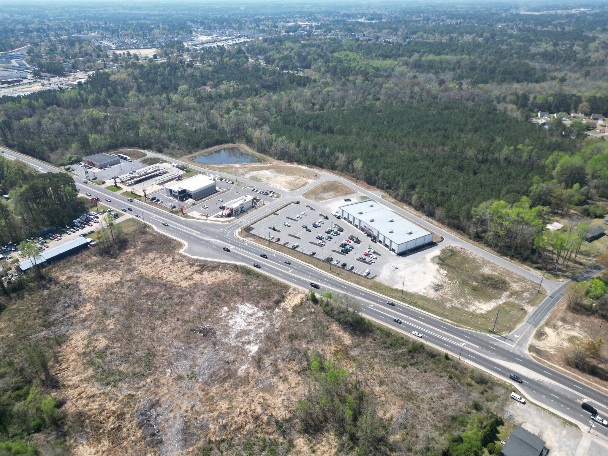 5605 Elwood Dr, Fayetteville, NC à vendre Photo principale– Image 1 sur 6