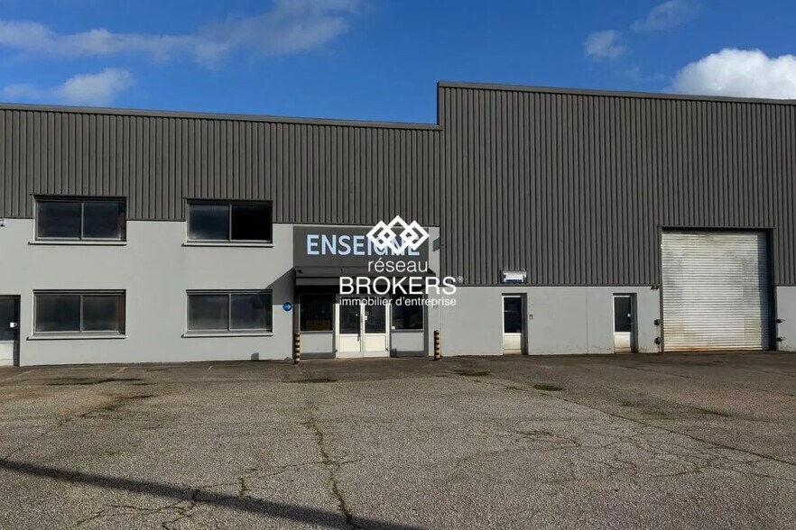 Local d’activités dans Gruchet-le-Valasse à louer - Photo de l’immeuble – Image 1 sur 4