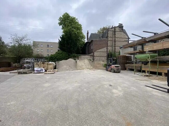 Plus de détails pour Local d’activités à vendre