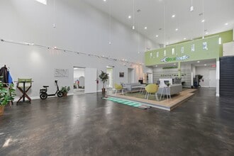 8780 Perimeter Park Ct, Jacksonville, FL à louer Photo intérieure– Image 1 sur 44