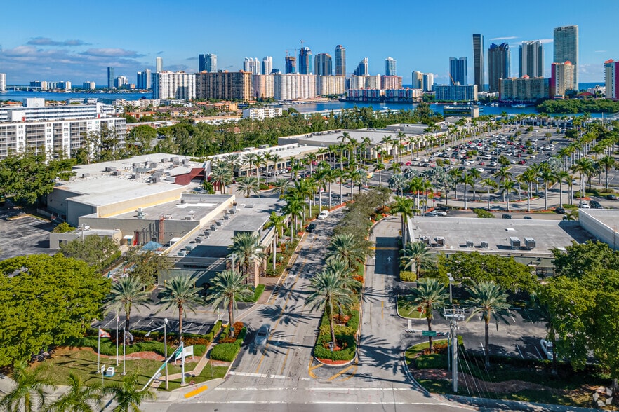3569-3885 NE 163rd St, North Miami Beach, FL à louer - Aérien – Image 3 sur 12