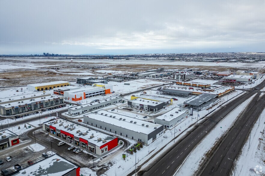 4150 109 Av NE, Calgary, AB à louer - Aérien – Image 3 sur 4