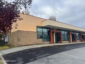 2210 E Northern Lights Blvd, Anchorage, AK à louer Photo de l’immeuble– Image 1 sur 12