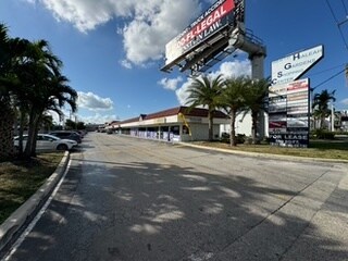 10550 NW 77TH Ct, Hialeah, FL à louer - Photo de l’immeuble – Image 3 sur 13