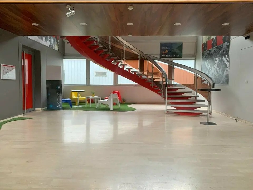 Bureau dans Saint-Étienne-de-Crossey à louer Hall d’entrée– Image 1 sur 13