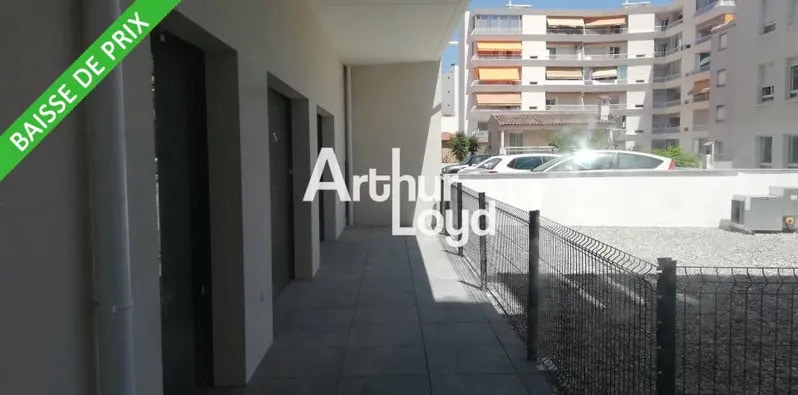 Local commercial dans Cagnes-sur-Mer à louer - Photo de l’immeuble – Image 3 sur 5