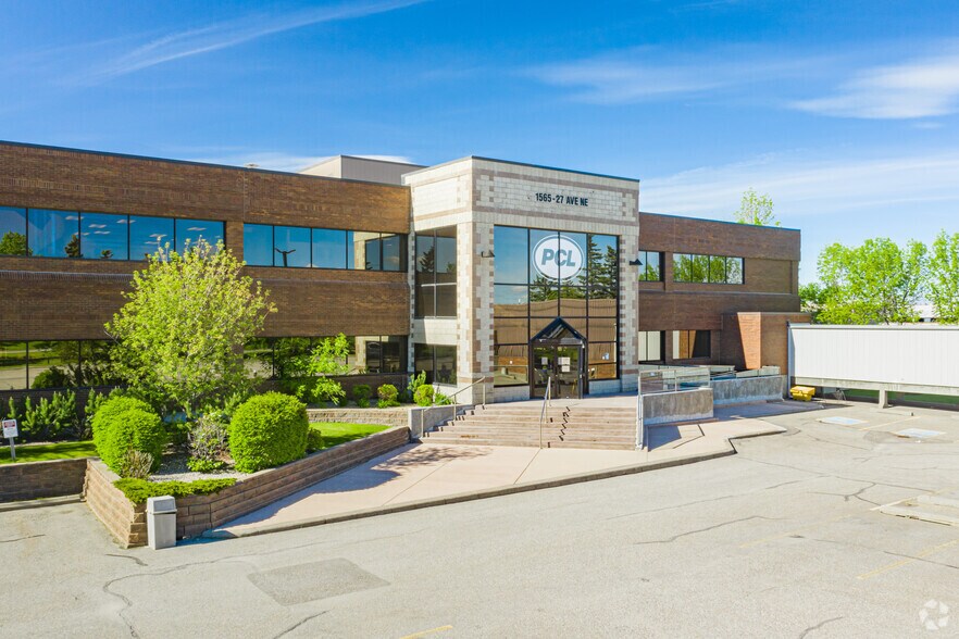 2609 15 St NE, Calgary, AB à louer - Photo de l’immeuble – Image 2 sur 13