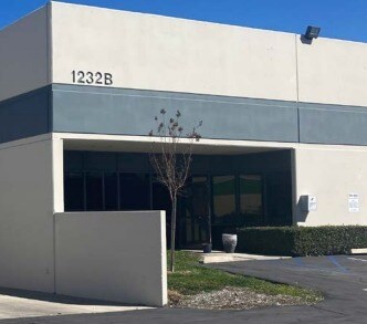 1232 Simpson Way, Escondido, CA à louer - Photo de l’immeuble – Image 2 sur 7