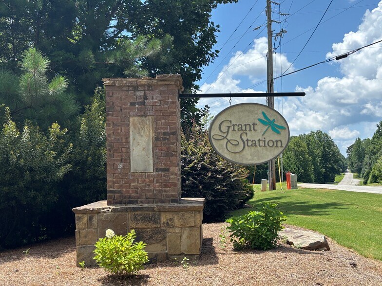 5854 Ridgedale Ct, Gainesville, GA à vendre - Photo principale – Image 1 sur 1