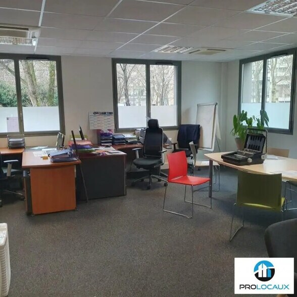 Bureau dans Grenoble à louer - Photo de l’immeuble – Image 2 sur 12