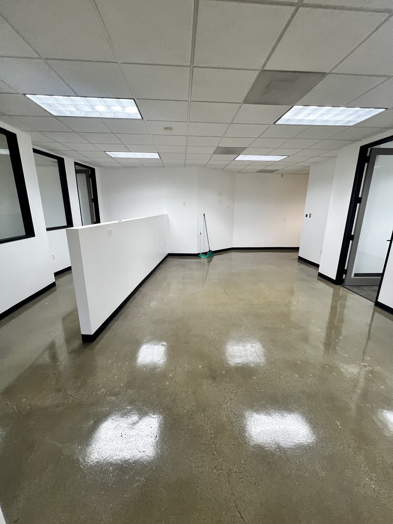 5900 Canoga Ave, Woodland Hills, CA à louer Photo intérieure– Image 1 sur 13