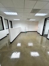 5900 Canoga Ave, Woodland Hills, CA à louer Photo intérieure– Image 1 sur 13