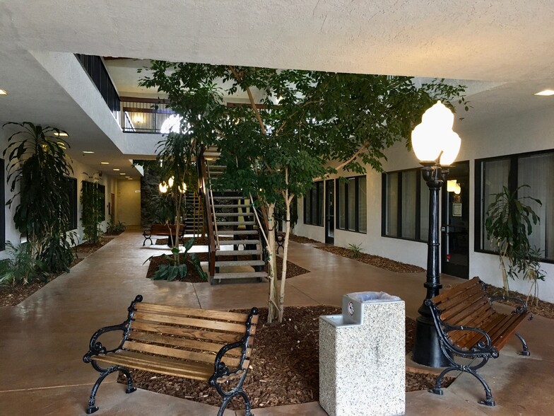 14075 Hesperia Rd, Victorville, CA à louer - Photo intérieure – Image 3 sur 23
