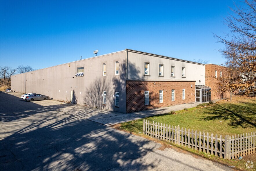 161 Helen St, South Plainfield, NJ à louer - Photo de l’immeuble – Image 3 sur 7