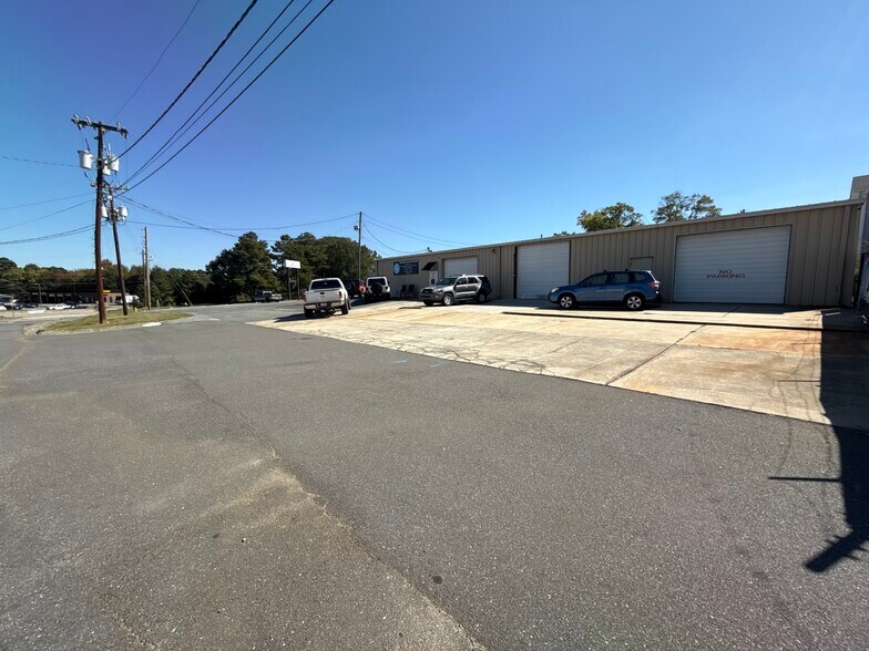 1909 W Roosevelt Blvd, Monroe, NC à louer - Photo de l’immeuble – Image 2 sur 14