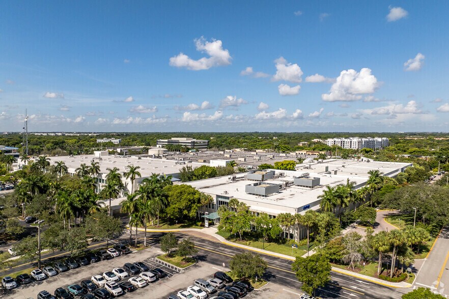 7500 W Sunrise Blvd, Plantation, FL à louer - Photo de l’immeuble – Image 3 sur 5