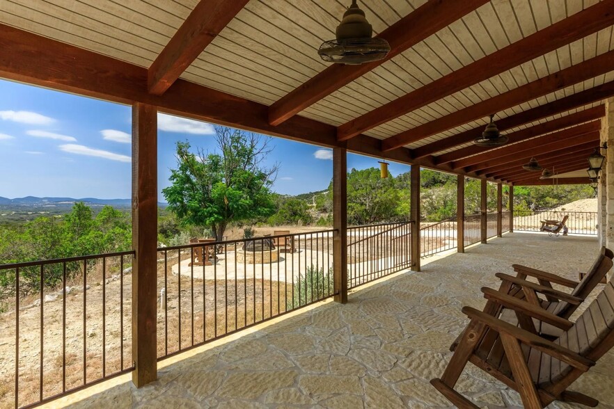 603 Blessing Ln, Utopia, TX à vendre - Photo de l’immeuble – Image 3 sur 10