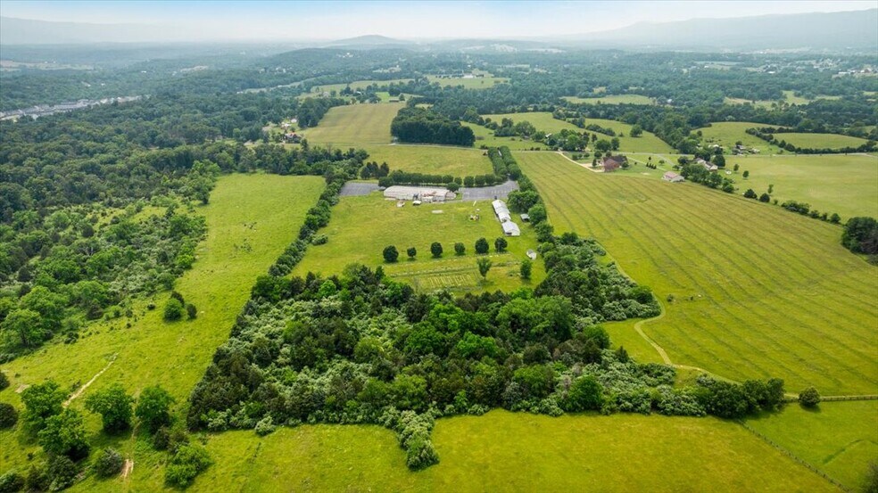 572 Red Bud Rd, Strasburg, VA à vendre - Photo de l’immeuble – Image 3 sur 18