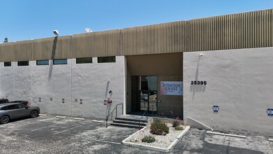 25371-25395 Rye Canyon Rd, Valencia, CA à louer Photo de l’immeuble– Image 1 sur 10