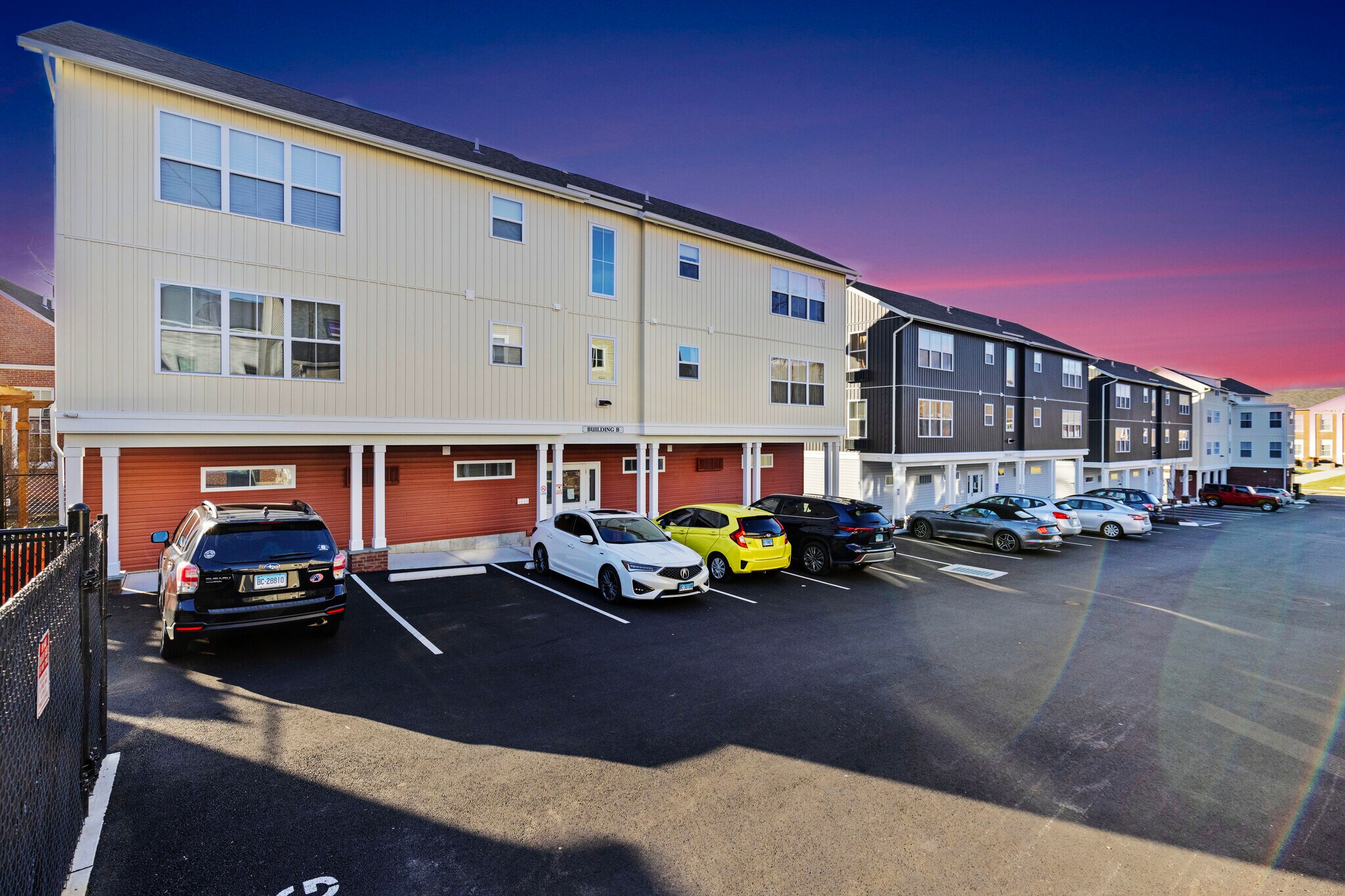 155 Greenwood Ave, Bethel, CT à louer Photo principale– Image 1 sur 33