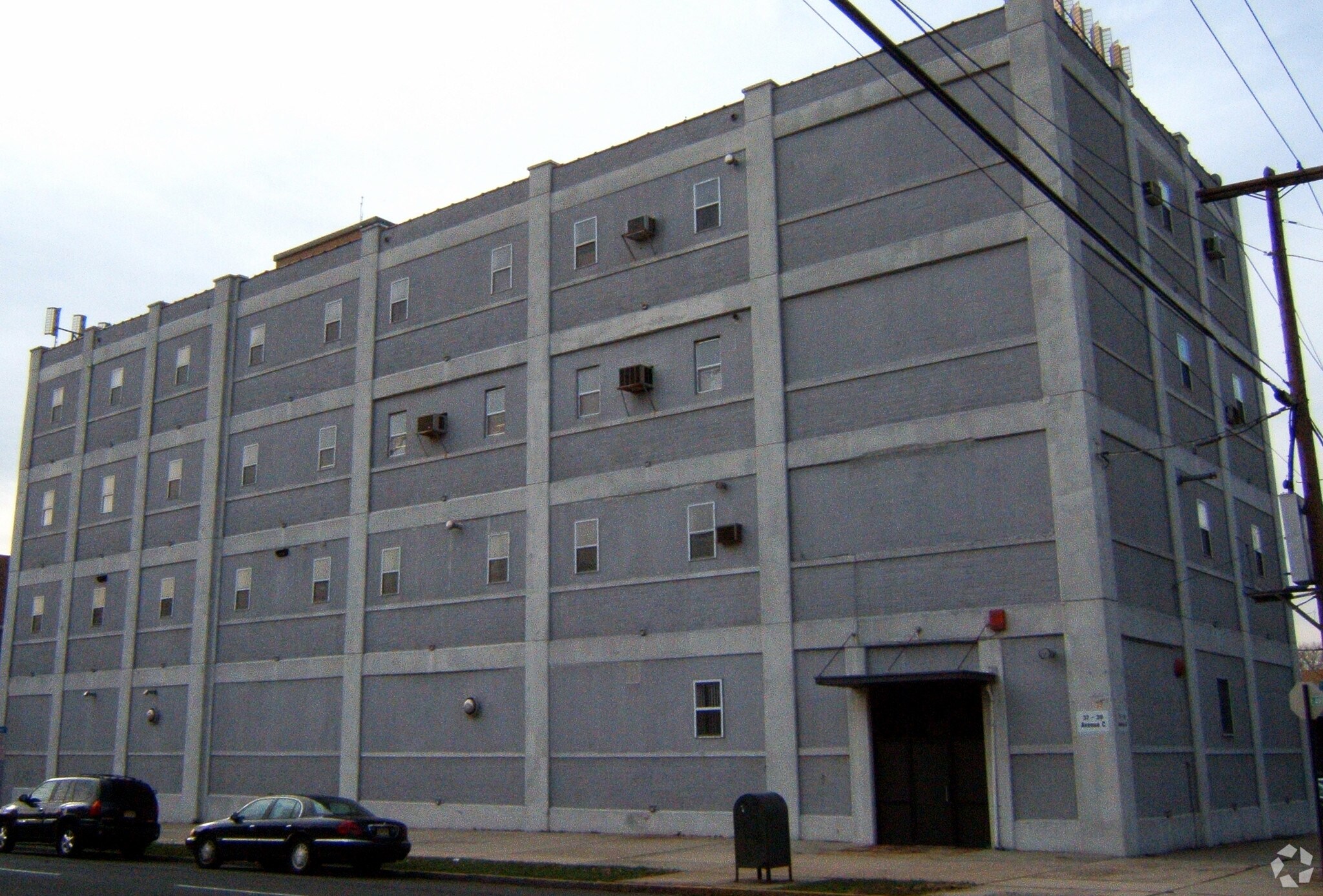 39 Avenue C, Bayonne, NJ à louer Photo principale– Image 1 sur 2