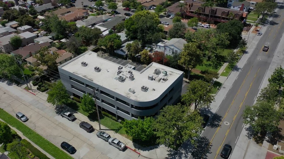 1600 E 4th St, Santa Ana, CA à louer - Vidéo sur l’annonce professionnelle – Image 3 sur 11