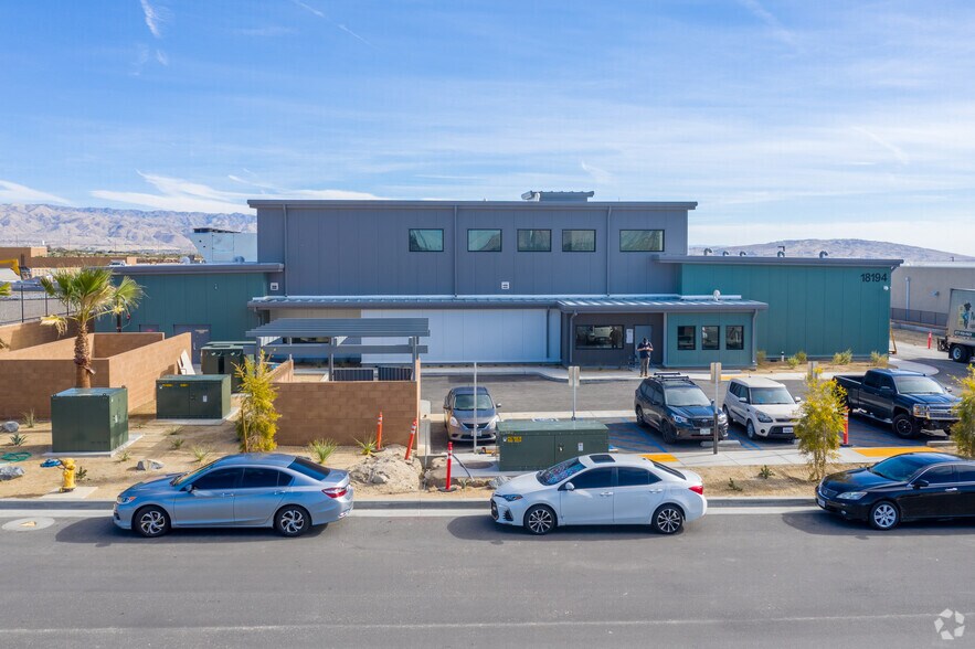 18194 Blue Dream Crossing, Desert Hot Springs, CA à vendre - Photo de l’immeuble – Image 2 sur 43