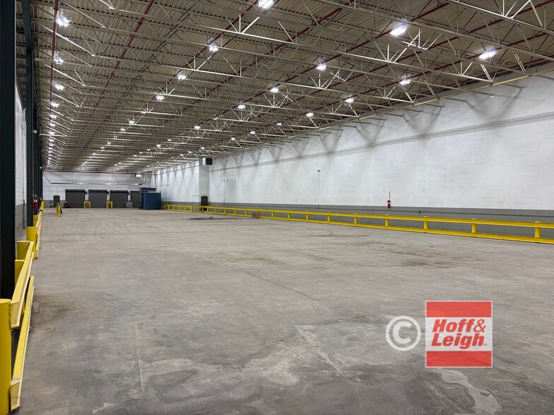 3340 W 137th St, Cleveland, OH à louer - Photo de l’immeuble – Image 2 sur 5